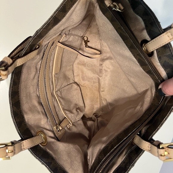 Michael Kors | Jet Set | East West Tote - Picture 8 of 11